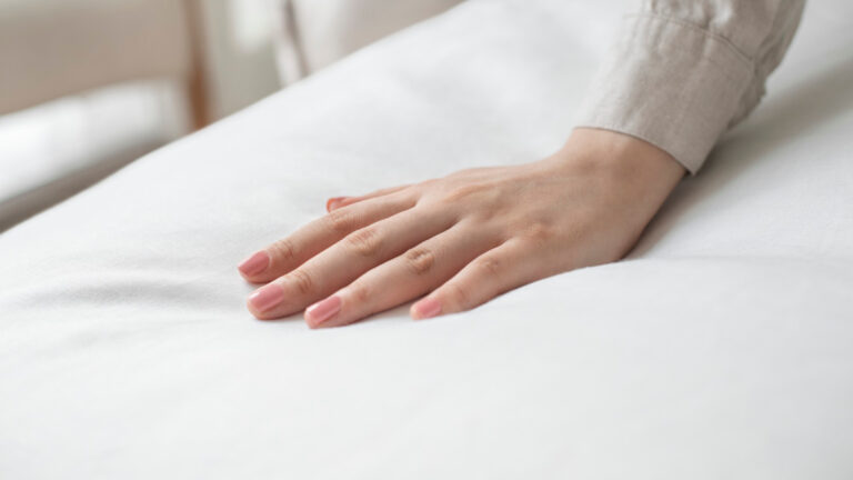 Matelas et bien-être : comment choisir pour mieux dormir et réduire les douleurs ?