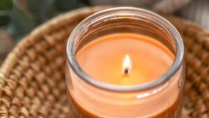 Créer une atmosphère chaleureuse grâce aux bougies parfumées : conseils et astuces